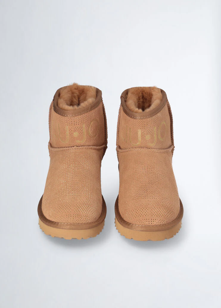 Warm ankle boots with maxi logo