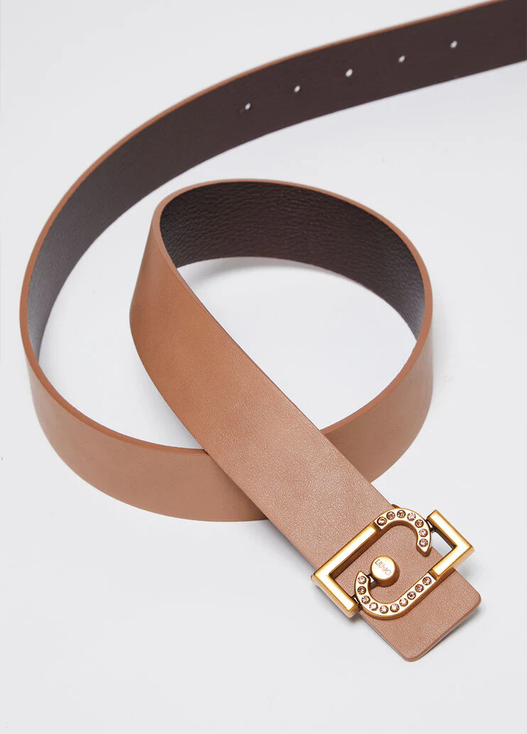 Reversible belt with logo buckle