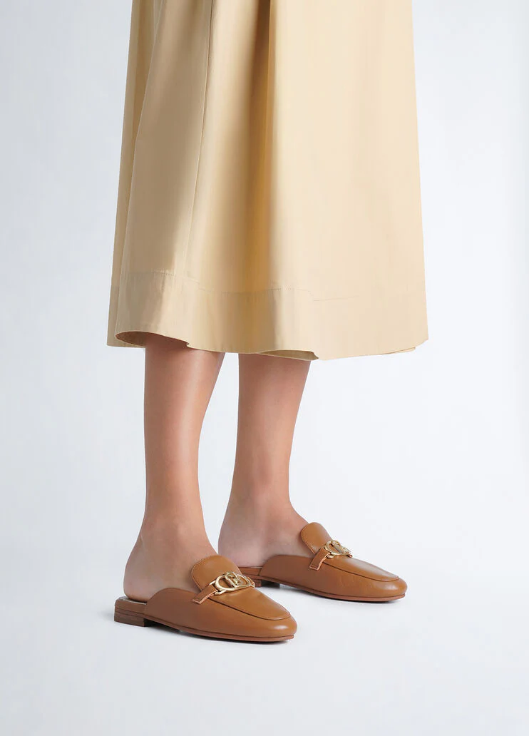 Leather slippers with logo