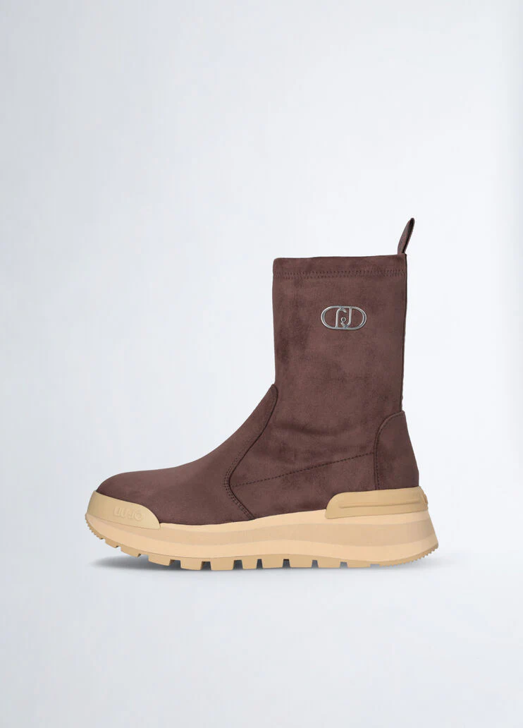 Brown ankle boots with logo