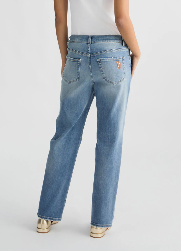 Low-rise boyfriend jeans
