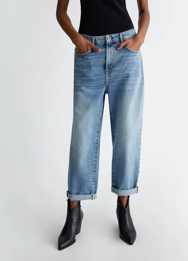 Cropped boyfriend jeans