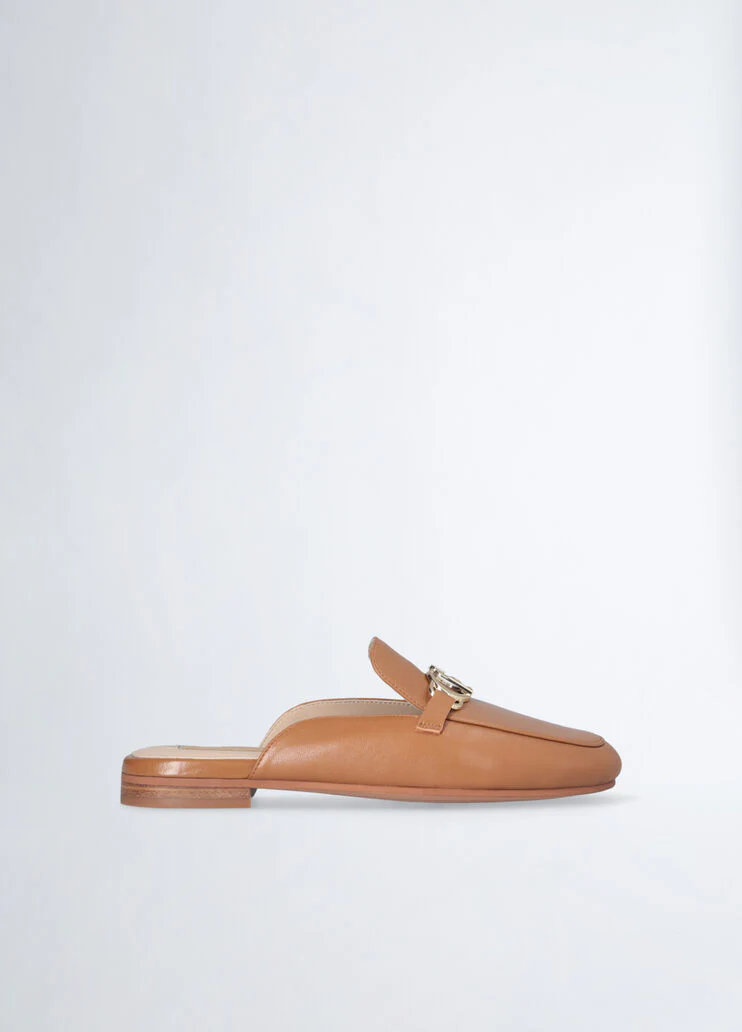 Leather slippers with logo