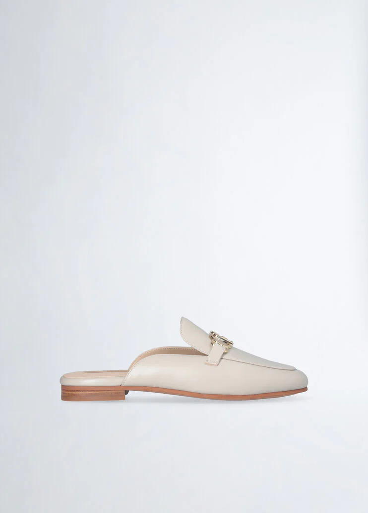 Leather slippers with logo