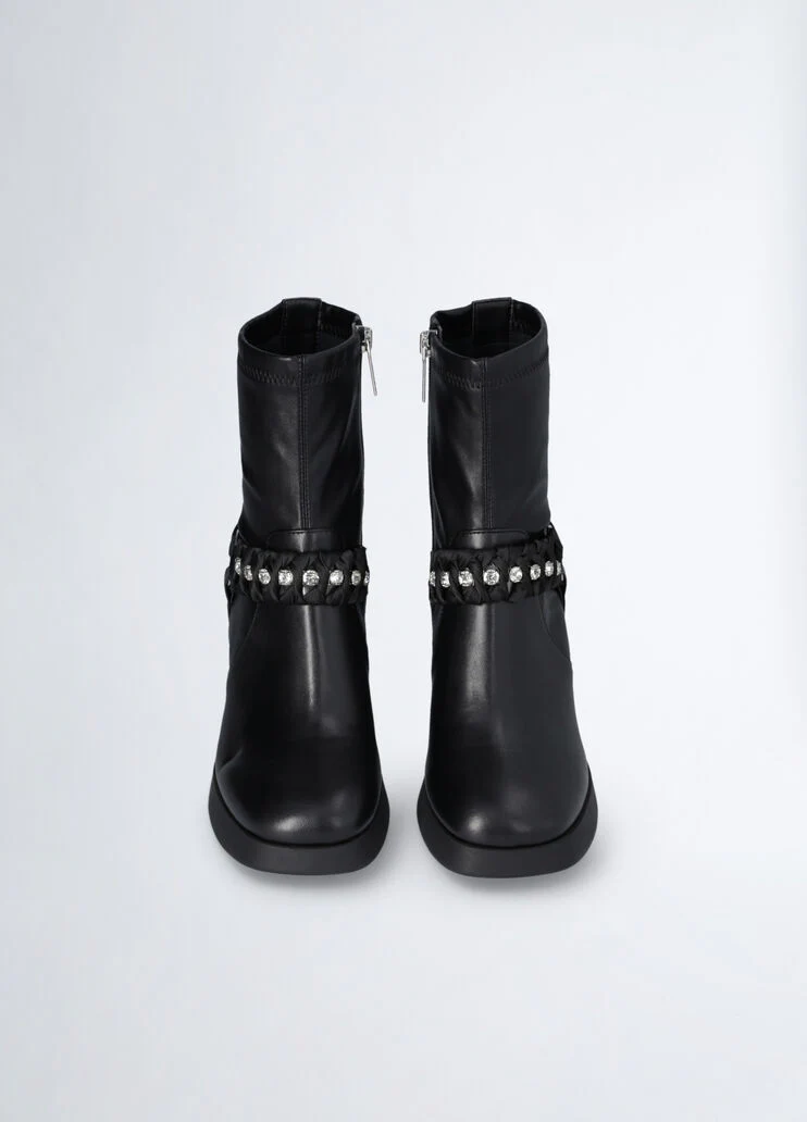 Ankle boots with wide heel