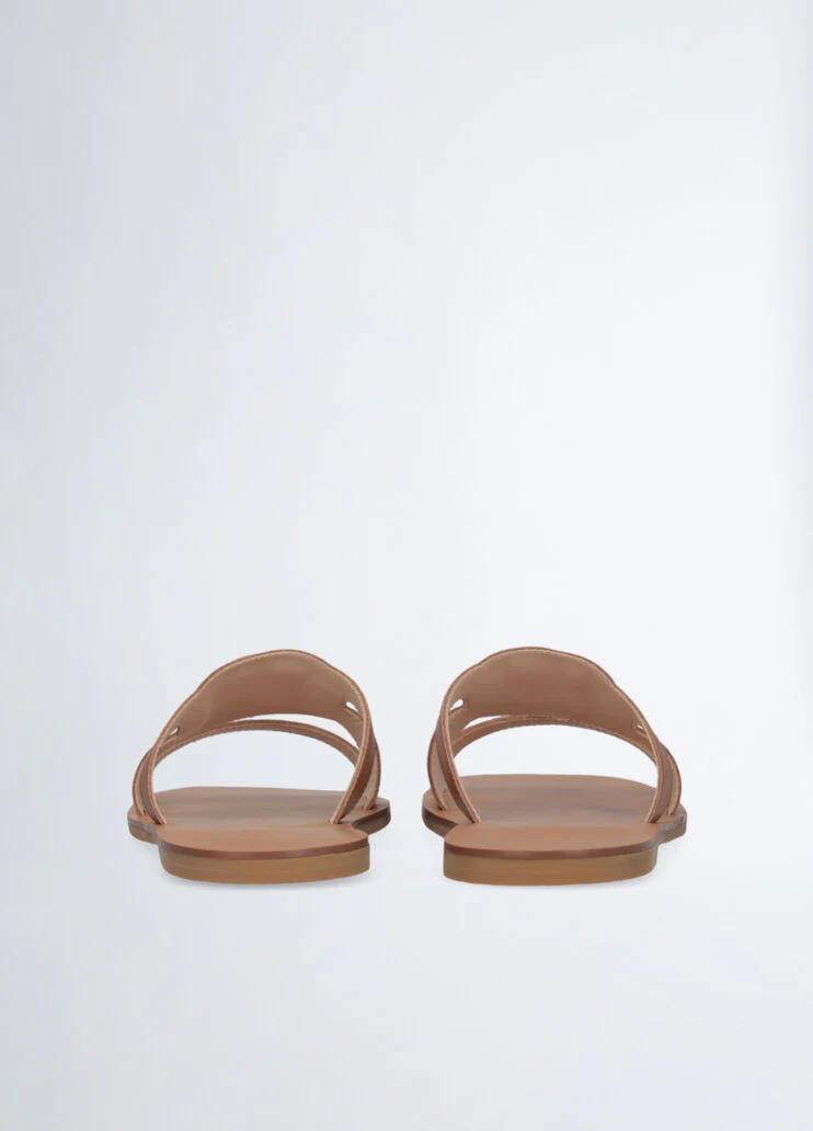 Flat sandals with logo