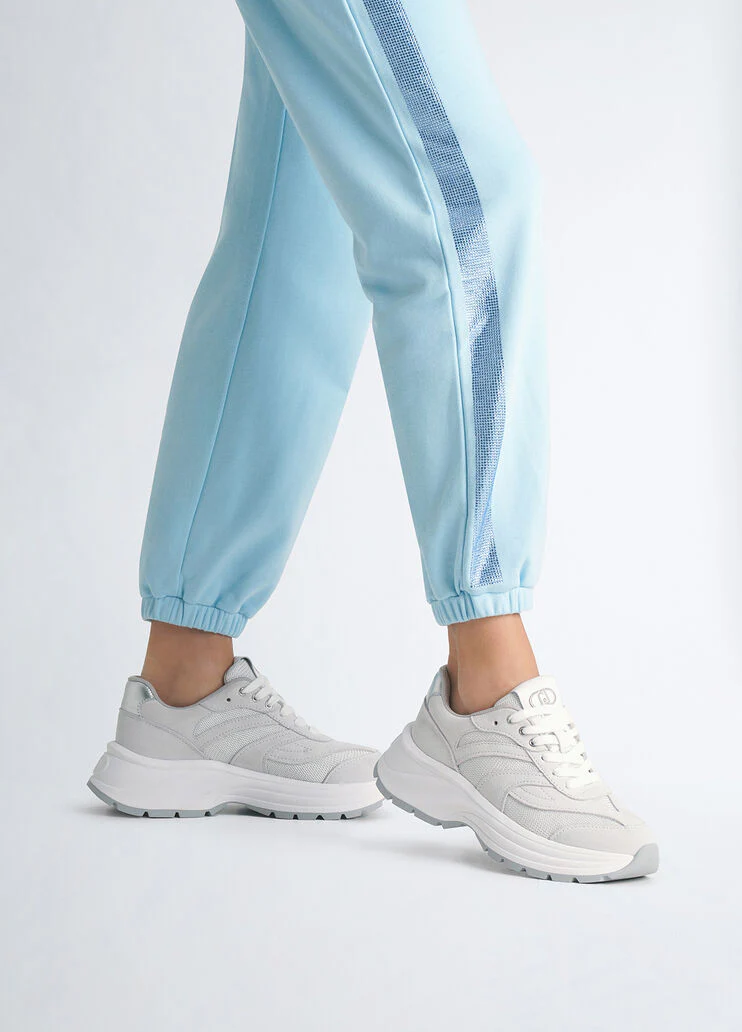 Sneakers in suede and brighty mesh