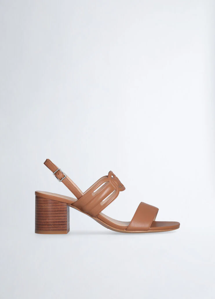Leather sandals with wide heel