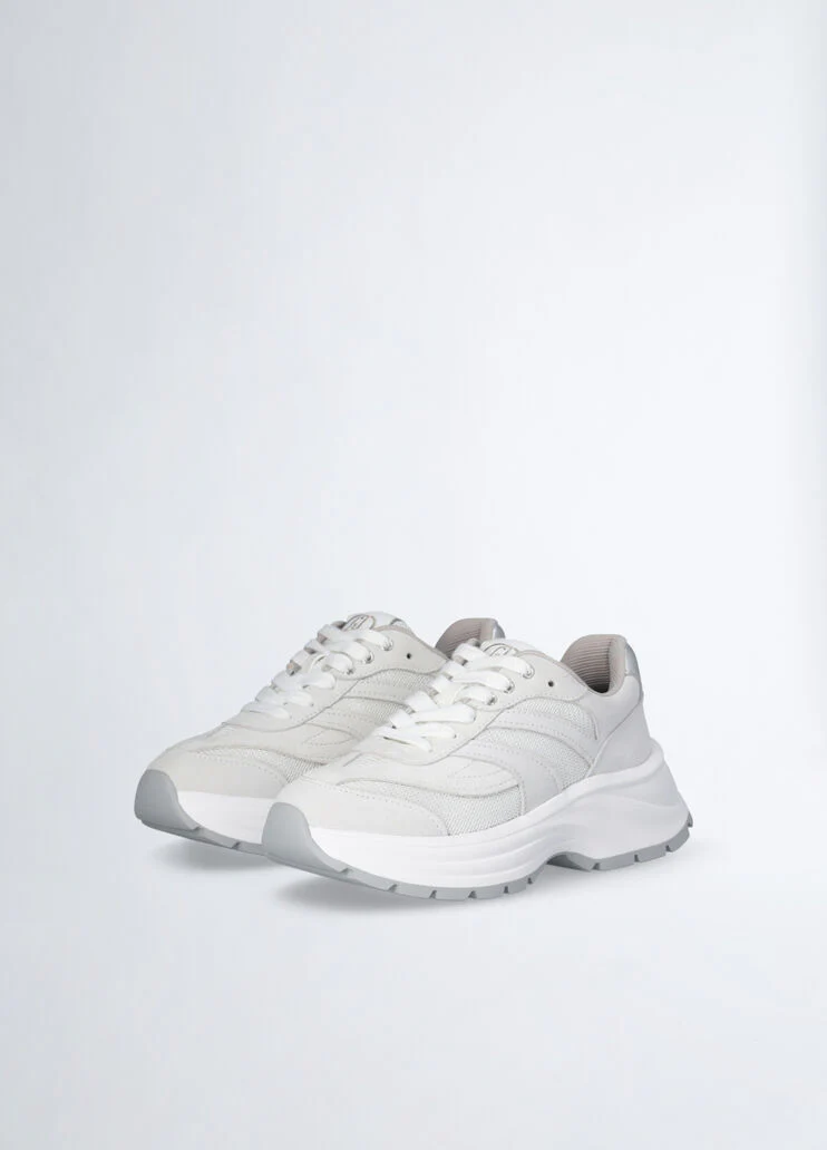 Sneakers in suede and brighty mesh