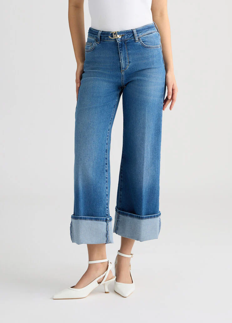 Cropped jeans with turn-ups