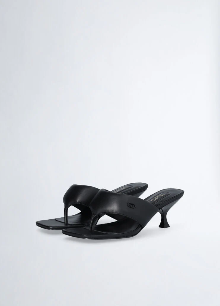 Thong sandals with heel