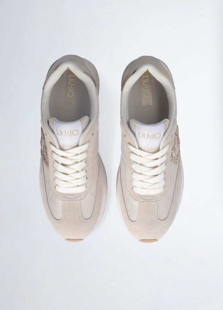 Sneakers with glitter logo