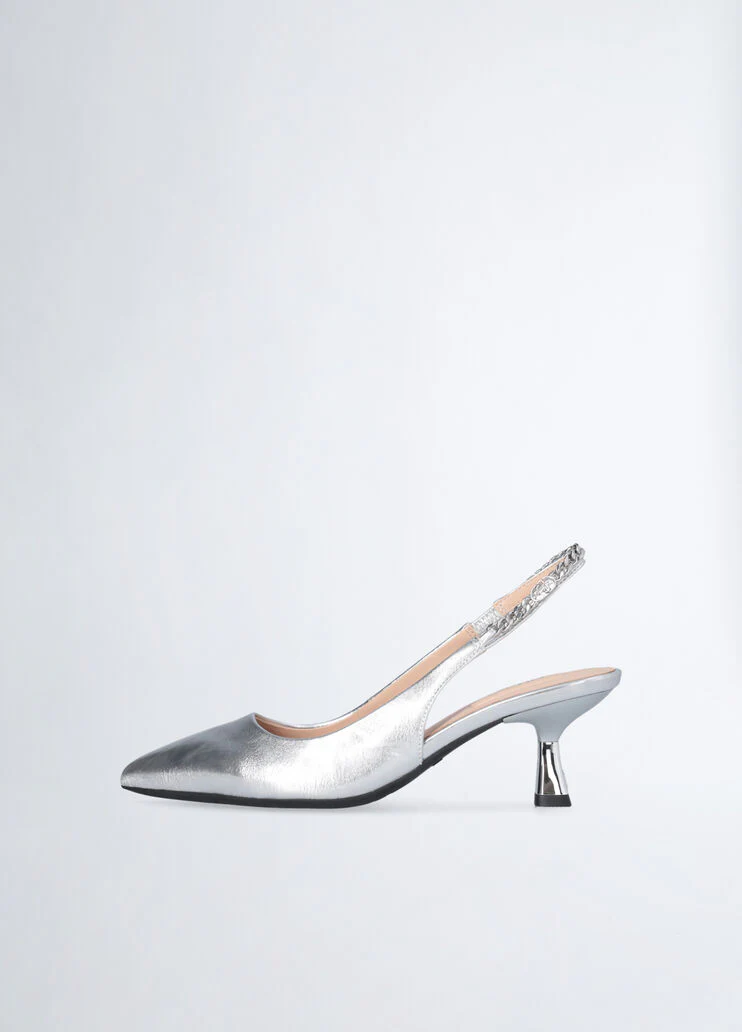 Slingbacks with low heel
