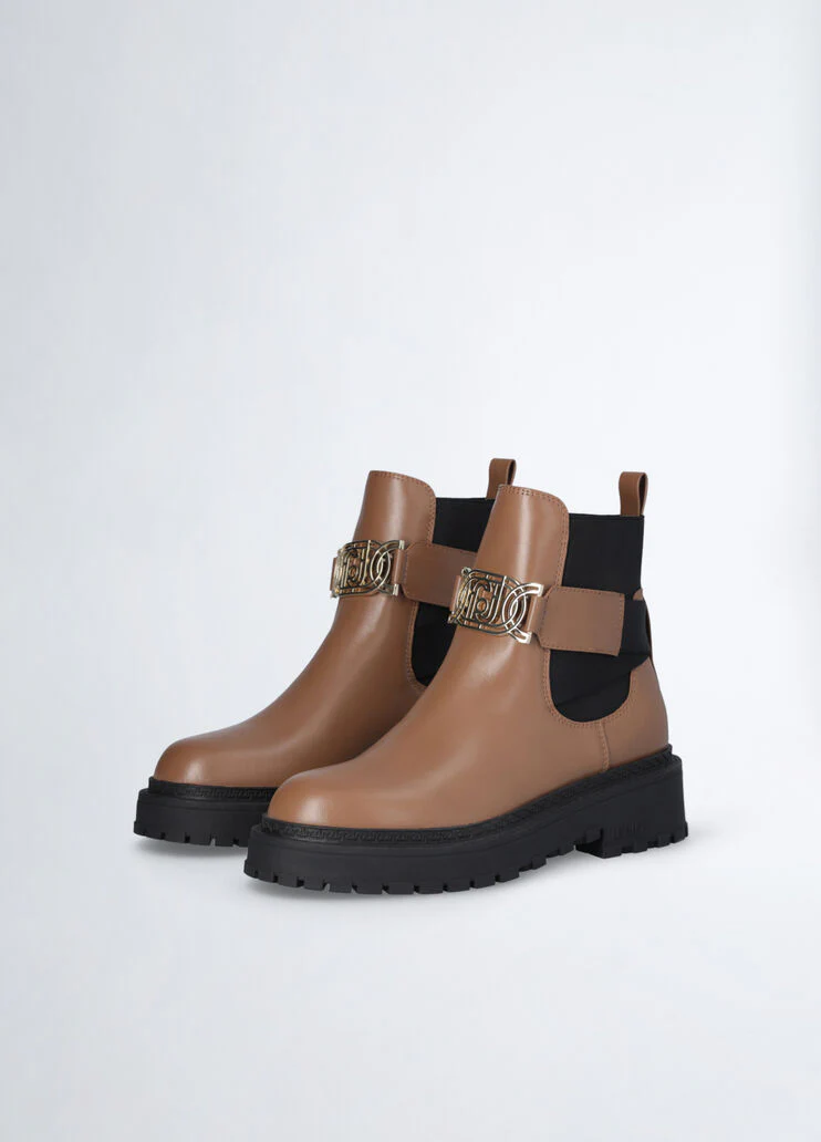 Brown ankle boots with maxi-logo