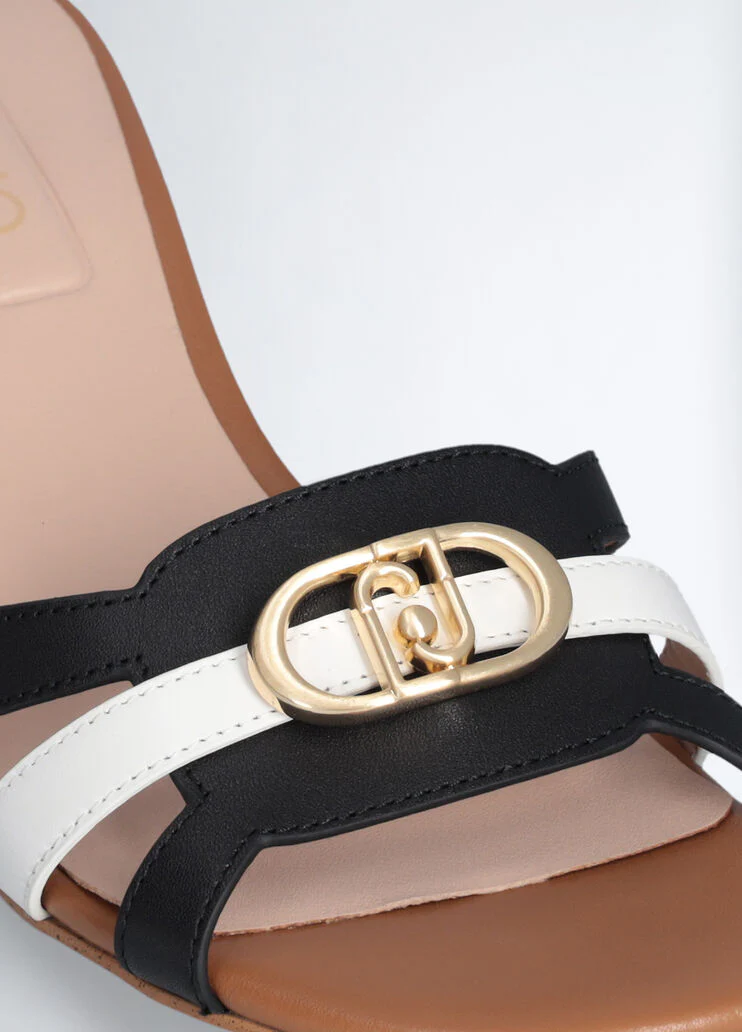 Leather sandals with wide heel