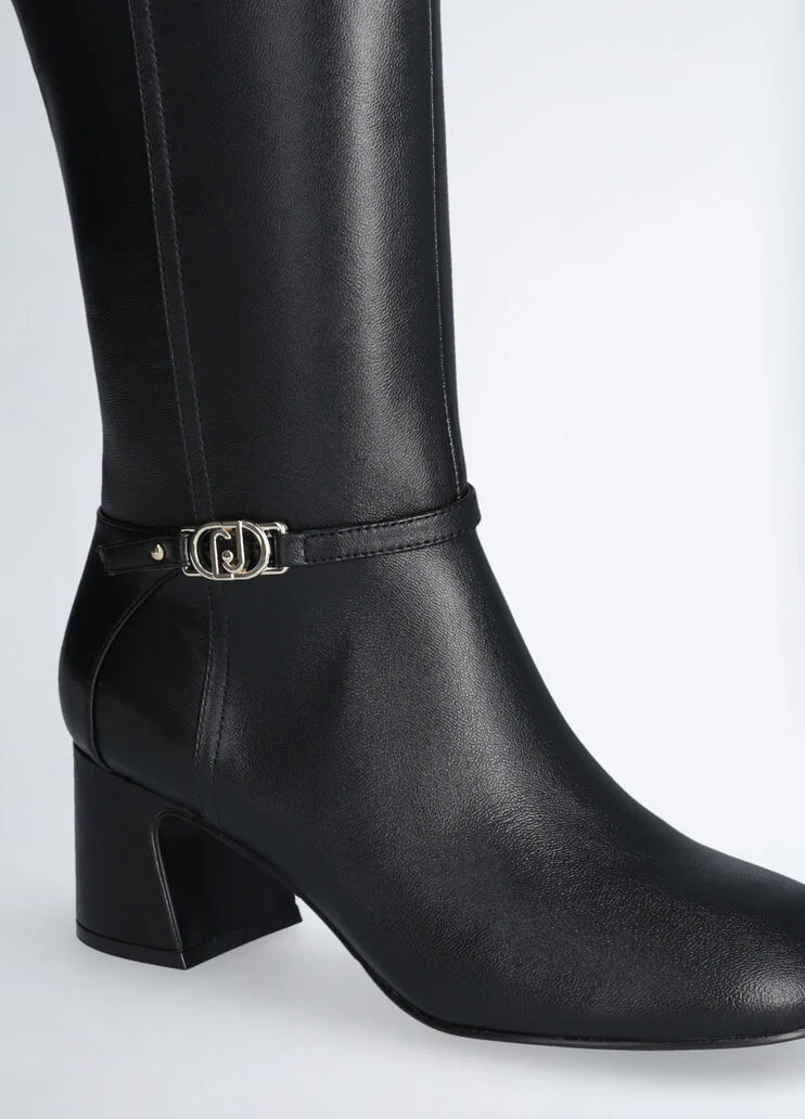 Knee-high leather boots