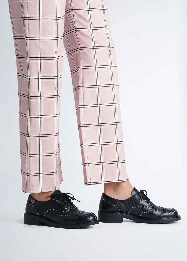 Oxford shoes with studs