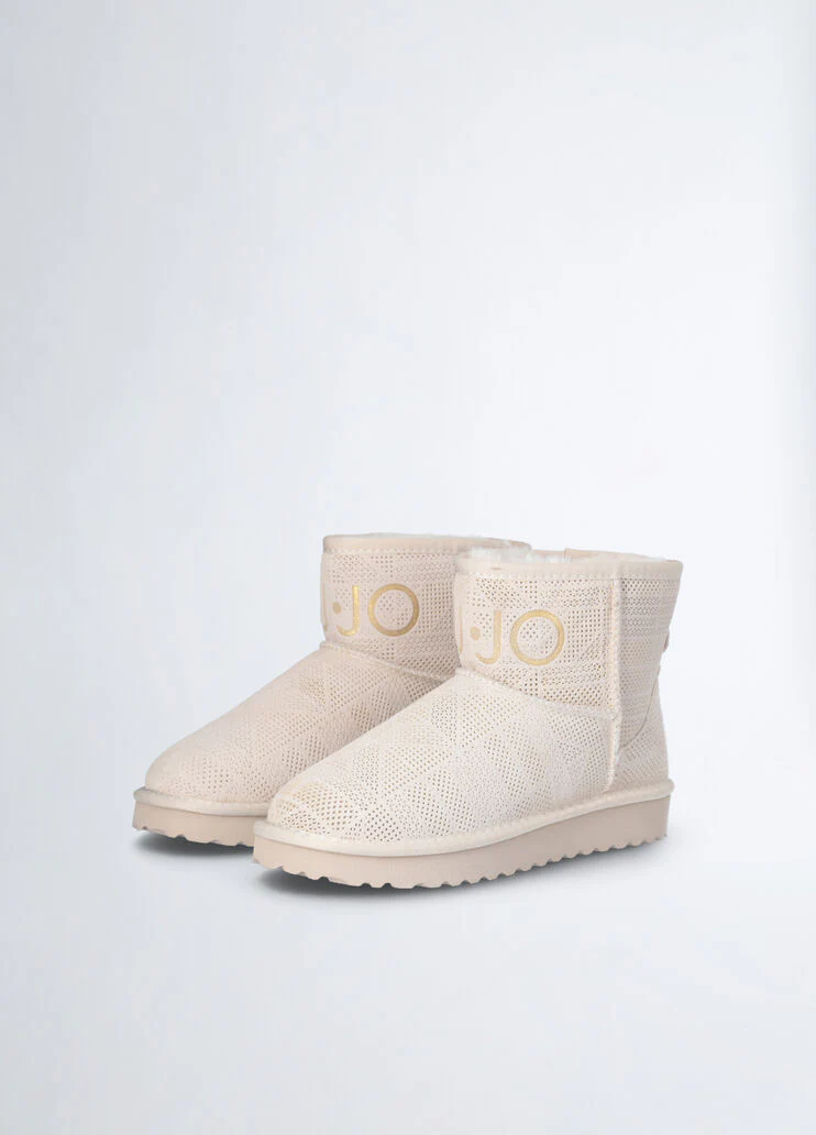 Warm ankle boots with maxi logo