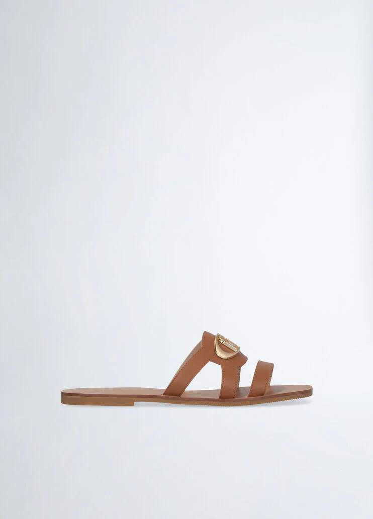 Flat sandals with logo