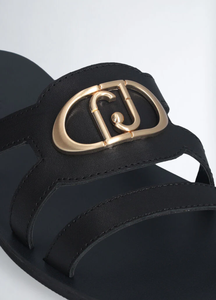 Flat sandals with logo