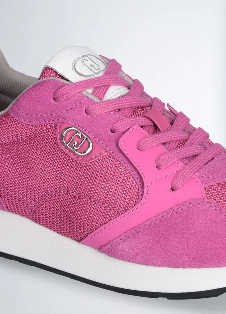 Sneakers in suede and brighty mesh