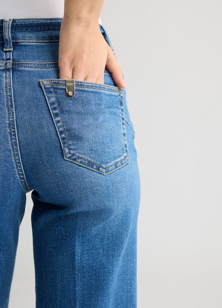 Cropped jeans with turn-ups