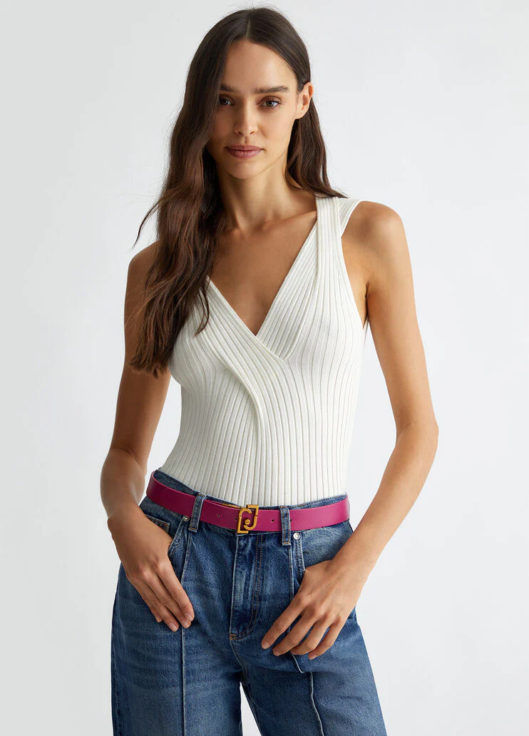 Reversible belt with logo buckle