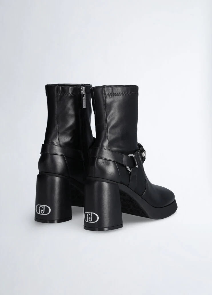 Ankle boots with wide heel