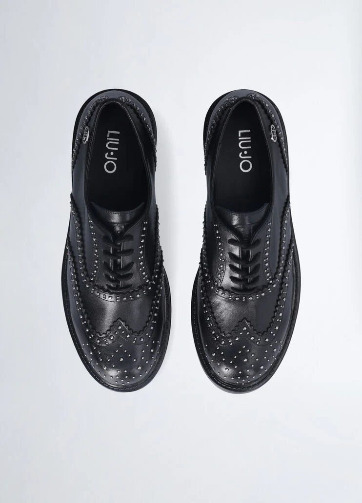 Oxford shoes with studs