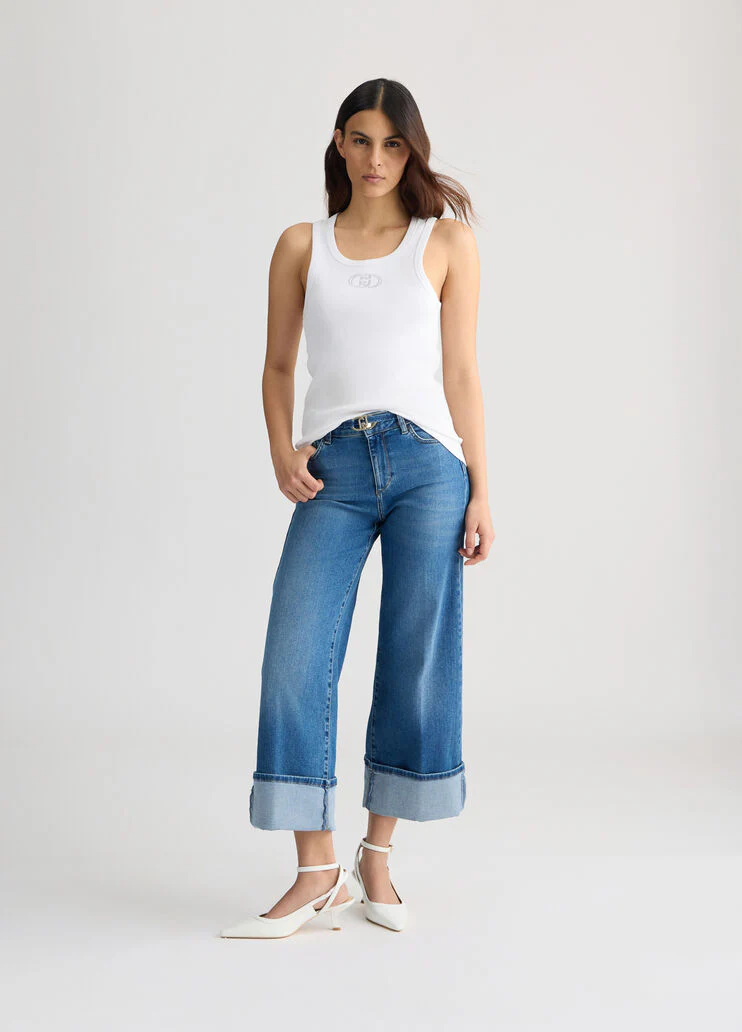 Cropped jeans with turn-ups