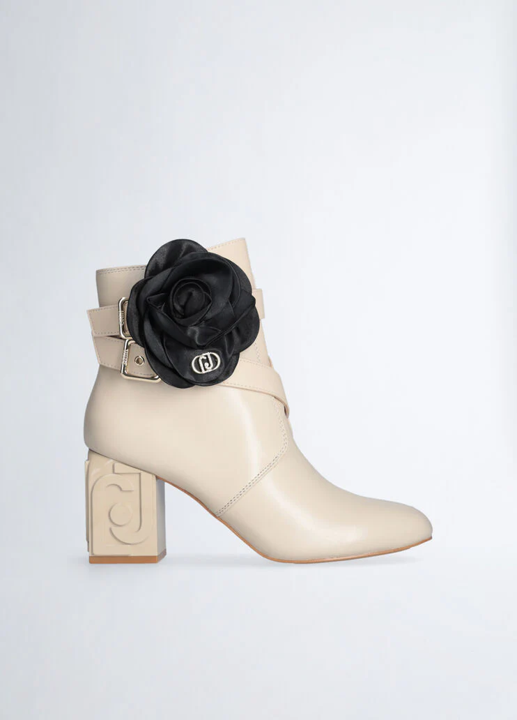 Leather ankle boot with flower detail
