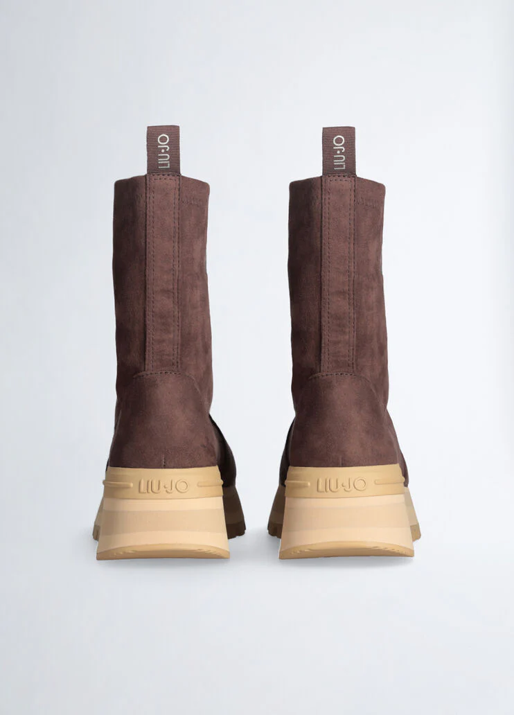 Brown ankle boots with logo