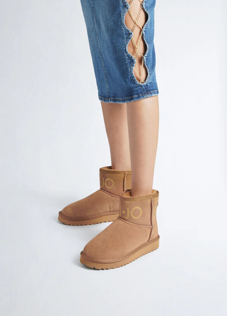 Warm ankle boots with maxi logo