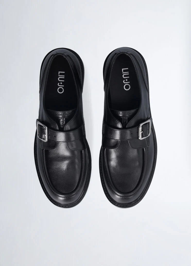 Leather shoes with buckle