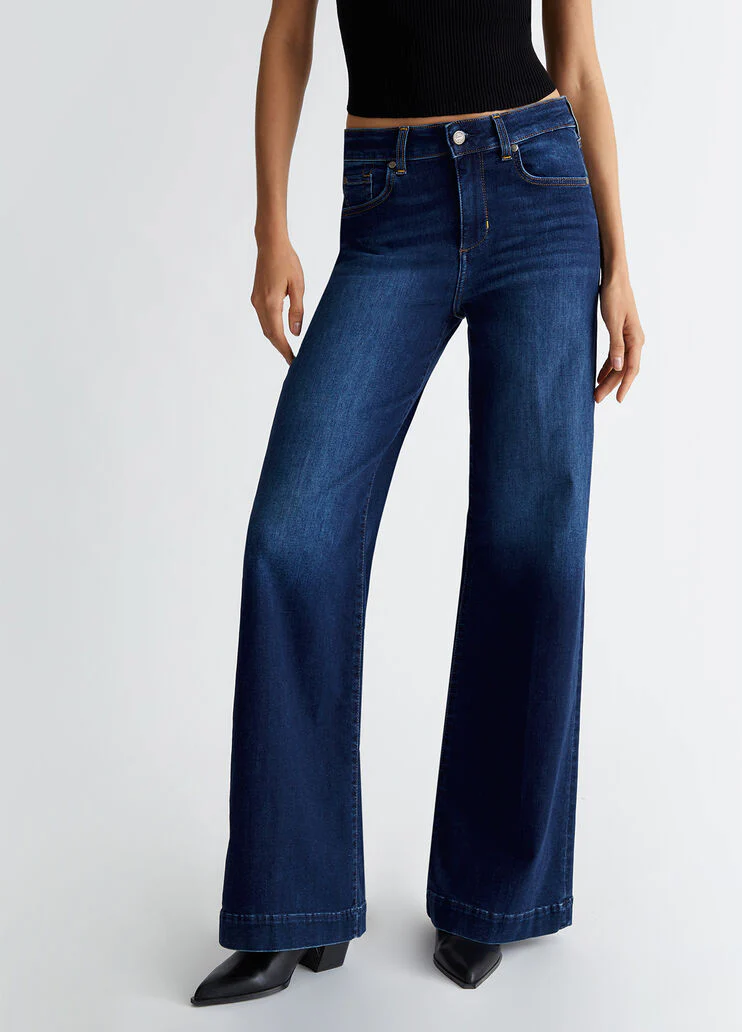 Stretch flared jeans