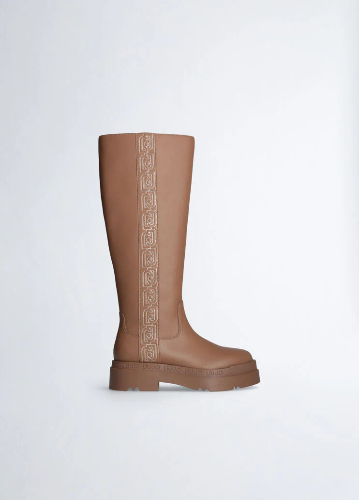 Beige platform boots with logo