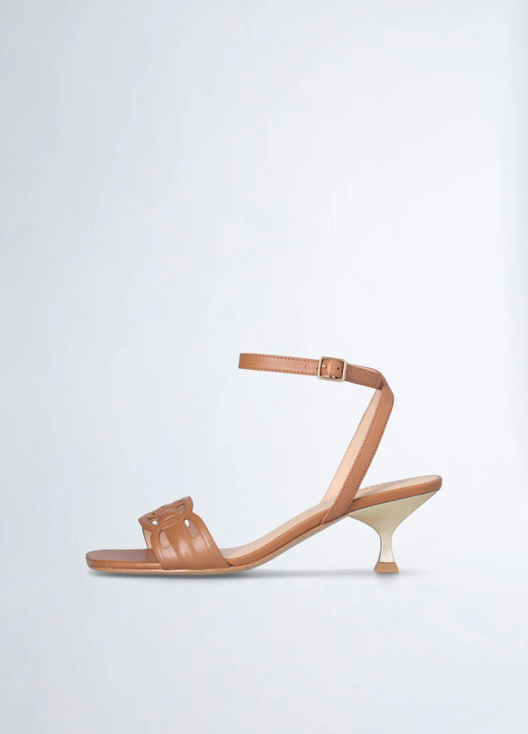 Sandals with low heel