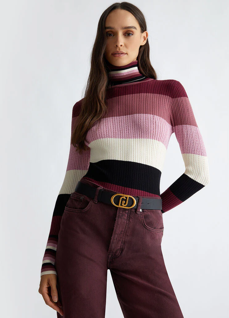 Drummed belt with logo