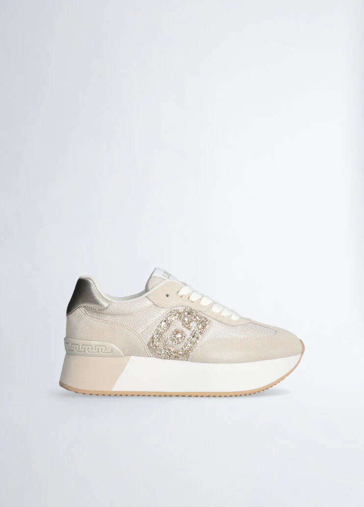 Sneakers with glitter logo