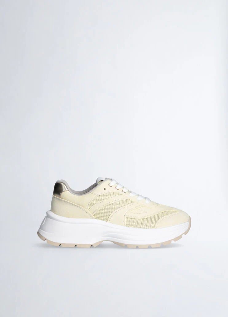 Sneakers in suede and brighty mesh
