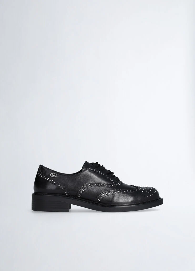 Oxford shoes with studs