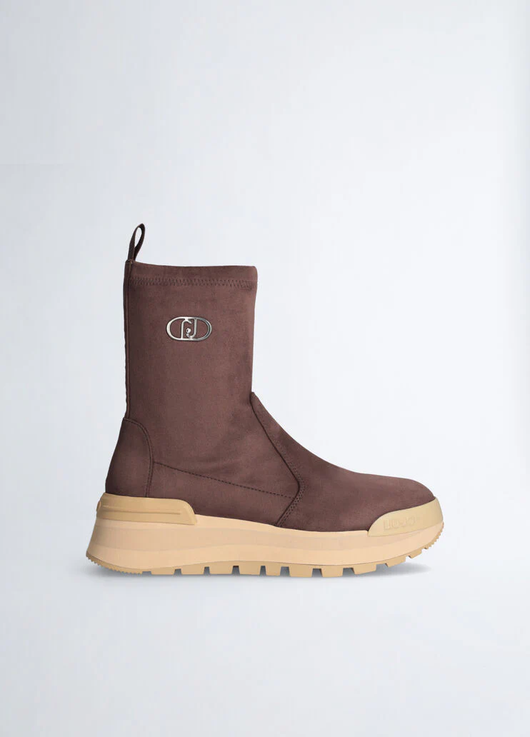 Brown ankle boots with logo