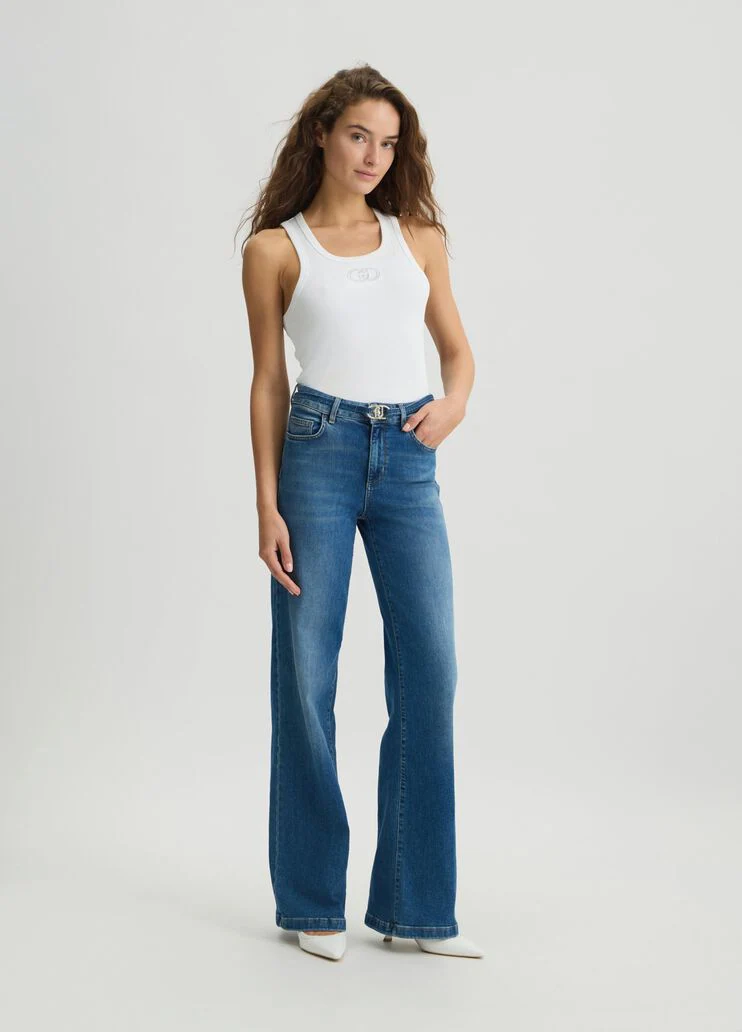 Flared jeans with belt
