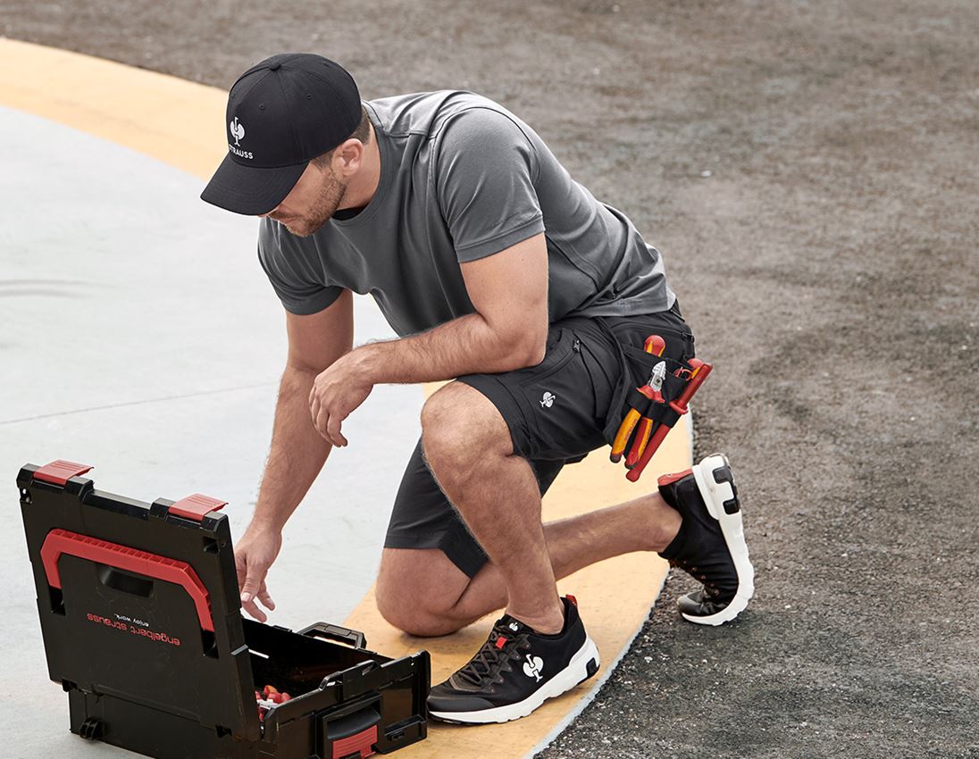 Short e.s.concrete light