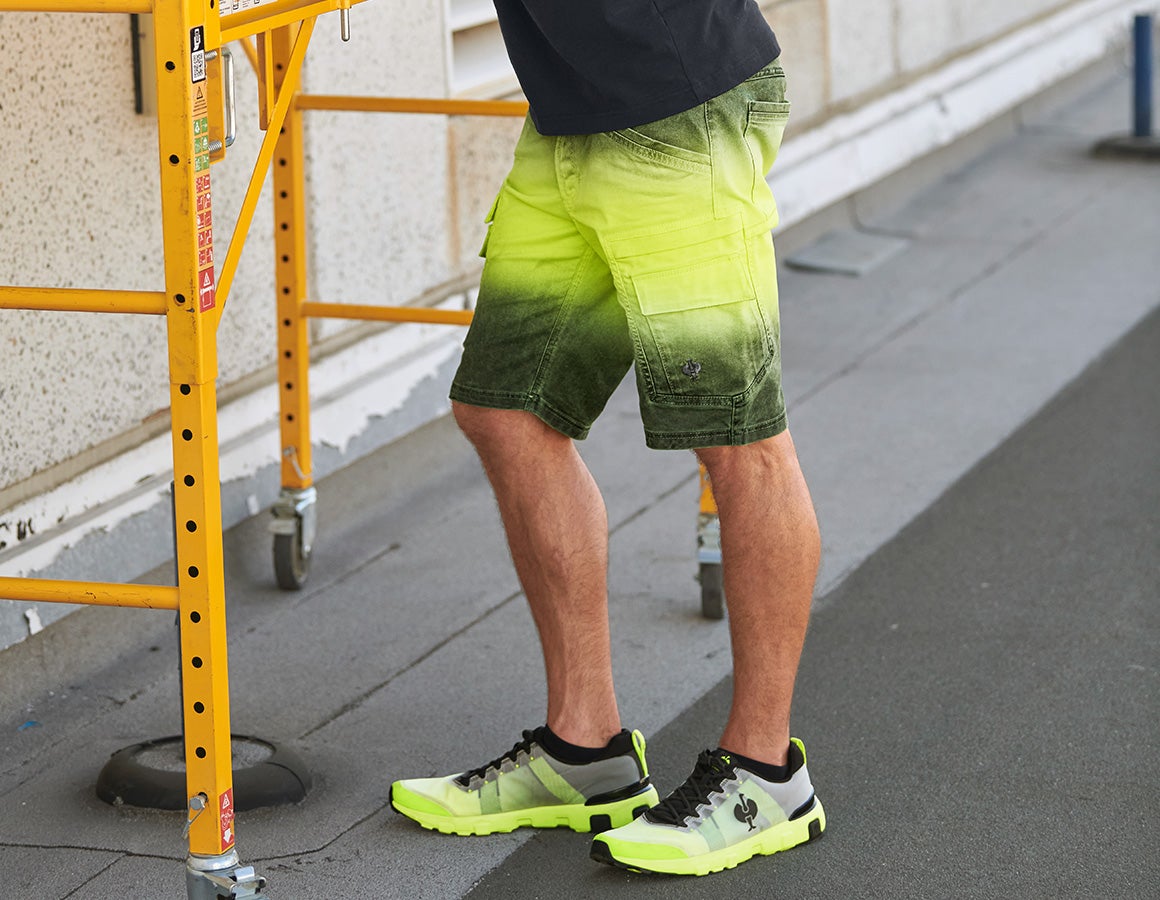 e.s. Short color sprayer