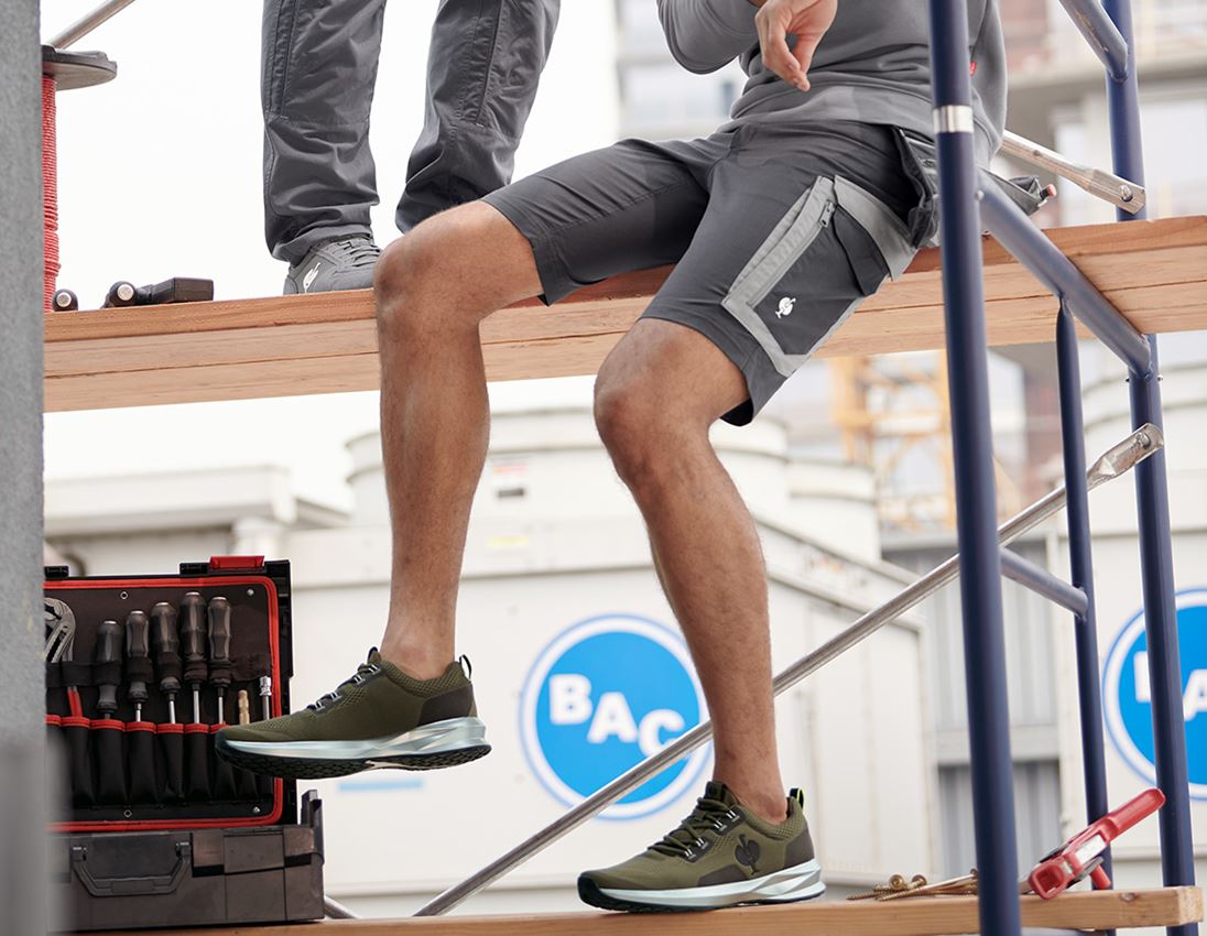 Short e.s.concrete light