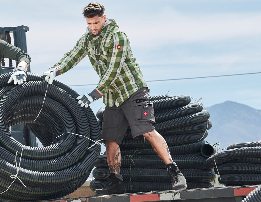 Short e.s.roughtough