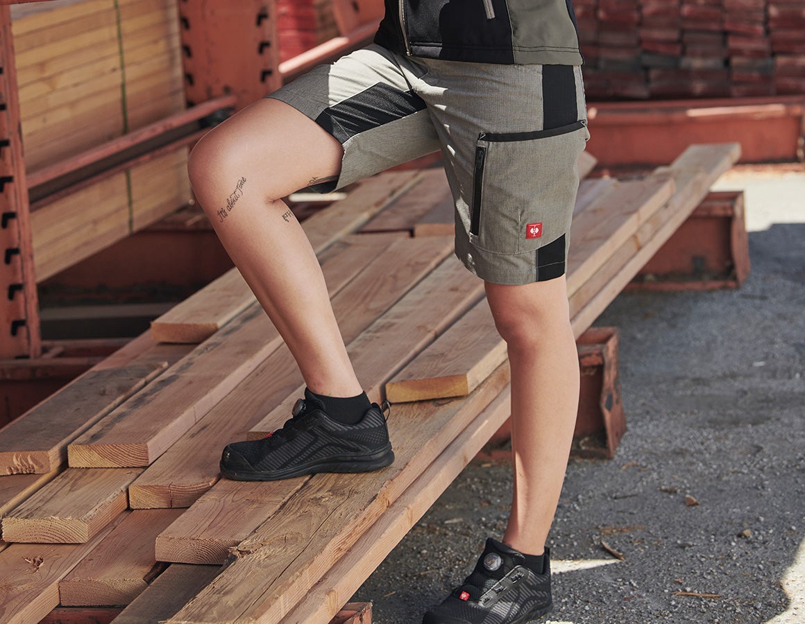 Short e.s.vision, Damen