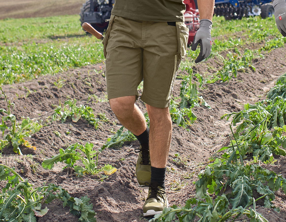 Short e.s.concrete light