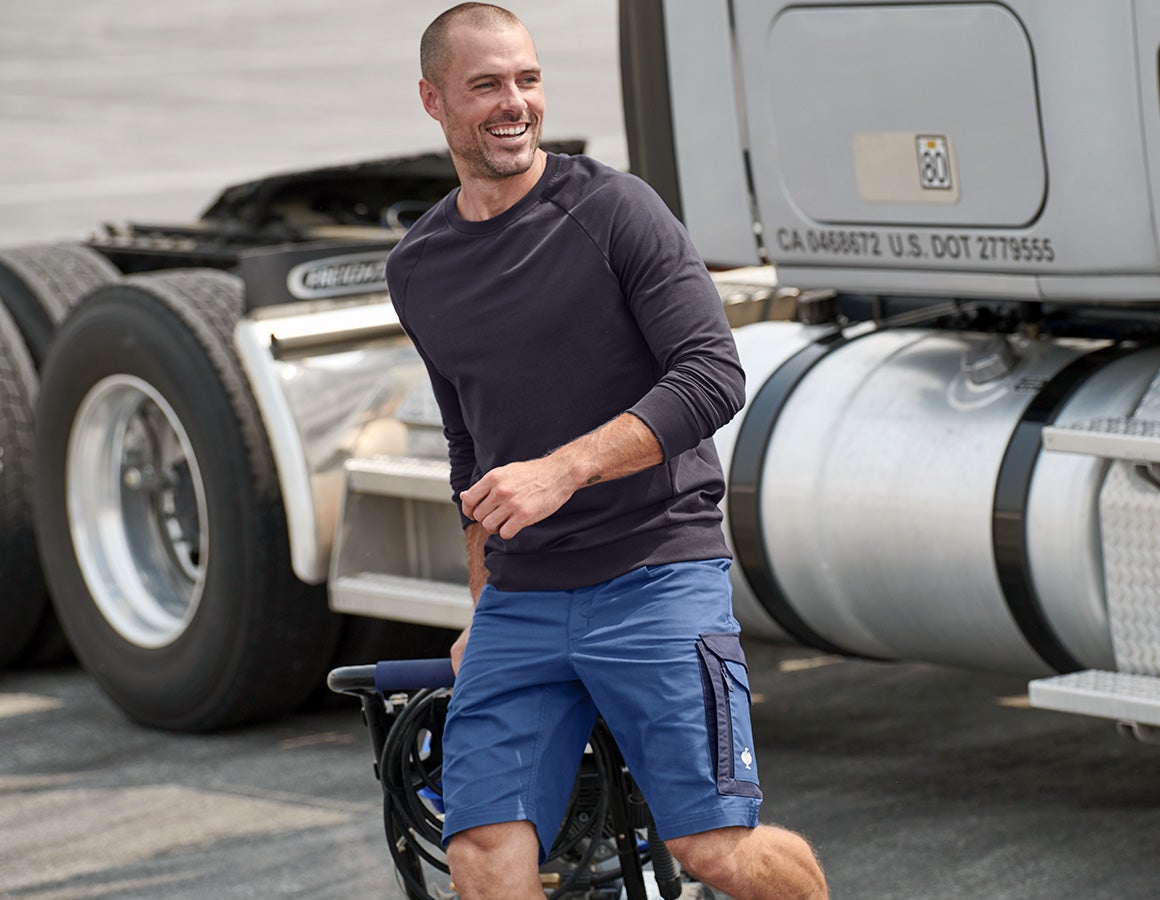 Short e.s.concrete light